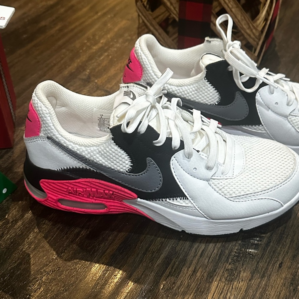 Nike Air Max Excee Womens Size 6 - Picture 2 of 10